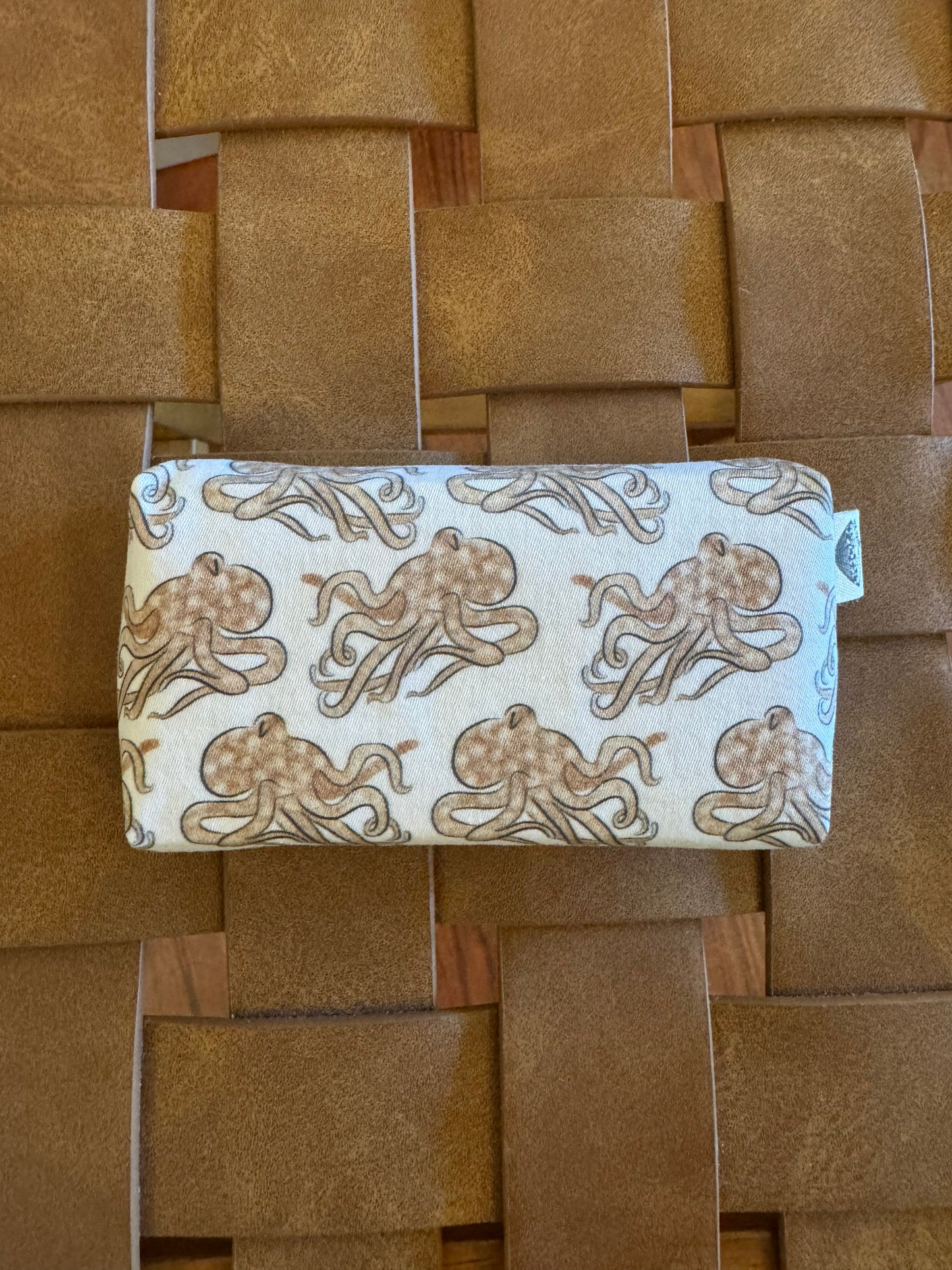 Pocket Tissue Holder- He‘e