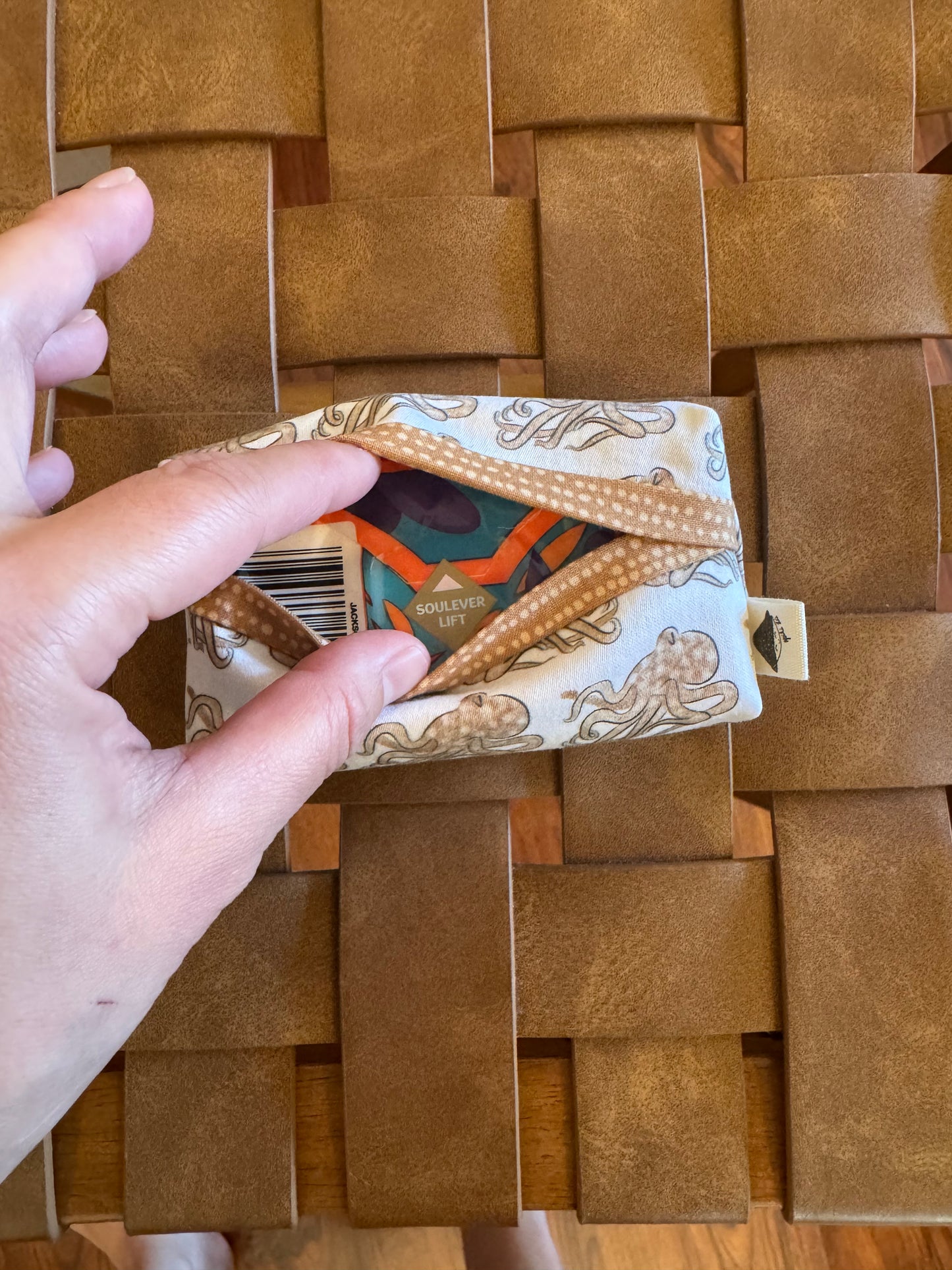 Pocket Tissue Holder- He‘e